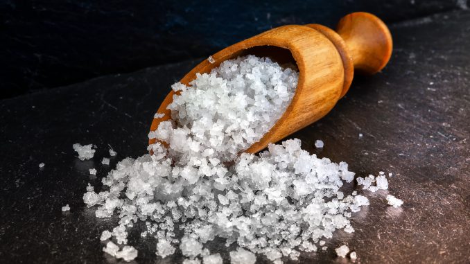 Fußbad selber machen mit Salz
